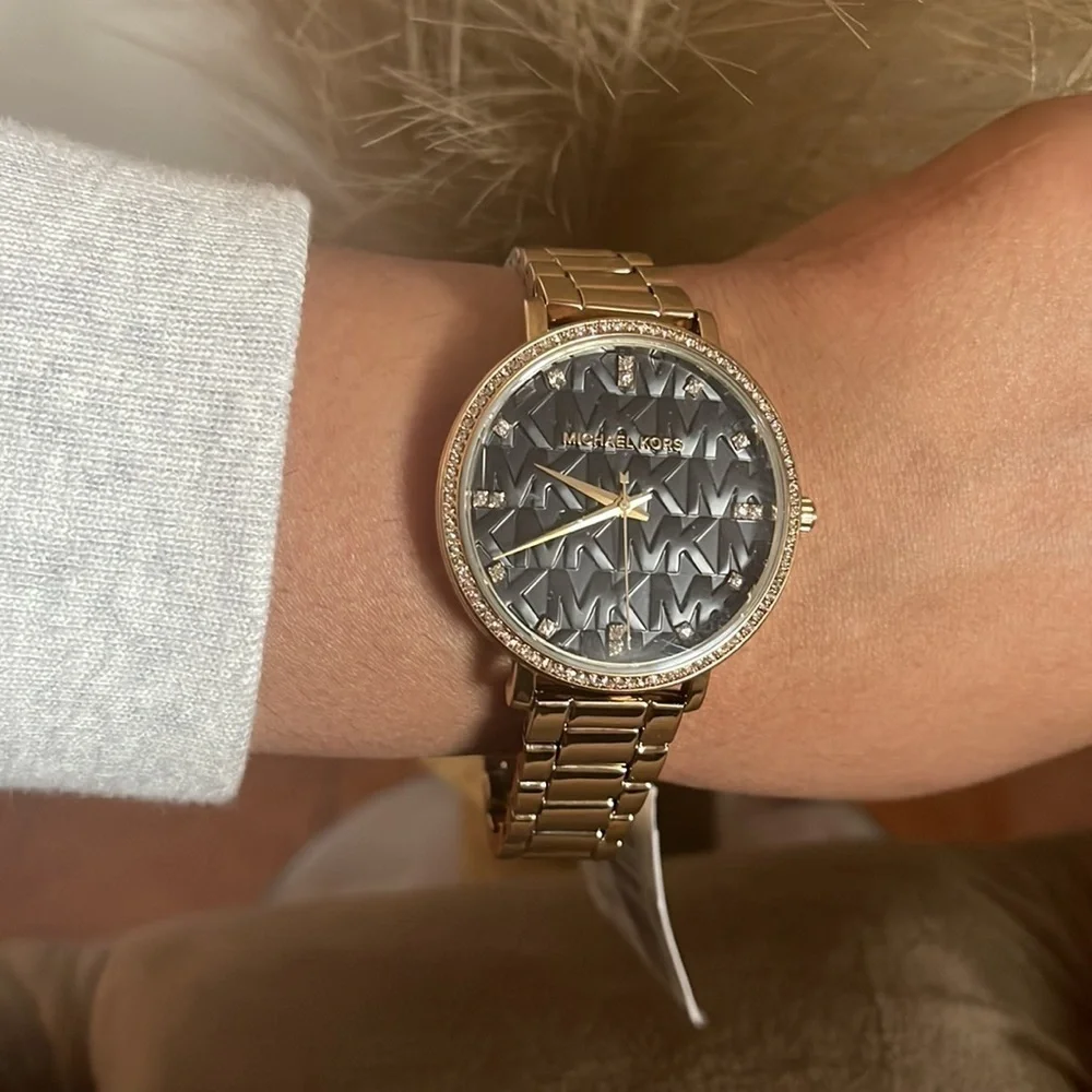 Michael Kors Black / Gold toned steel 39 mm